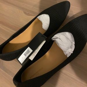 NWT Women’s flats size 9 Banana Republic